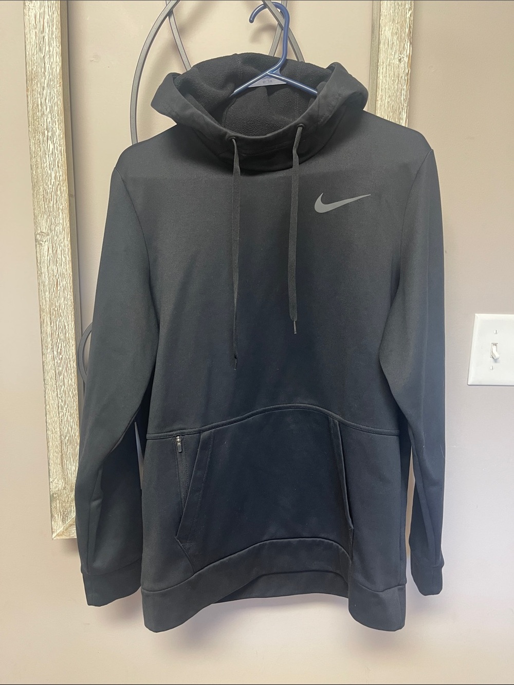 Nike Therma-fit Black Pullover Hoodie with Gray Swoosh
